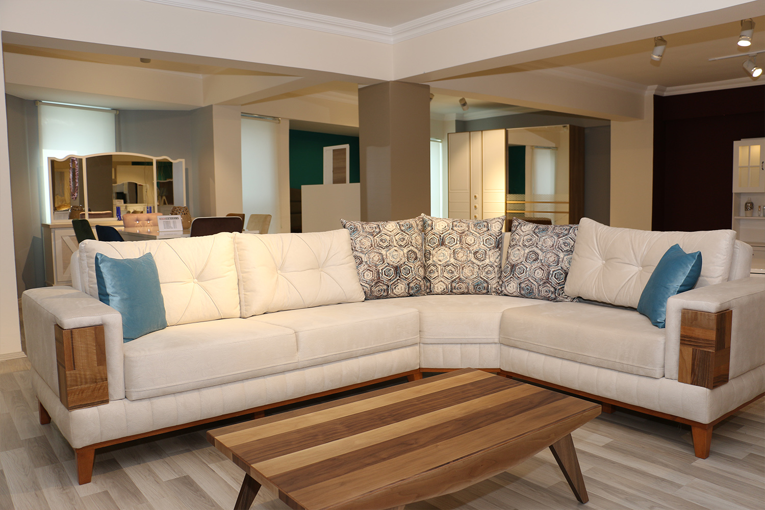 Mağazamızdan Köşeler Gülev Gül Mobilya Burdur